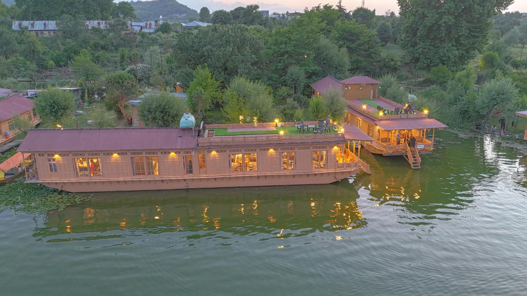 Hotel Peacock Houseboats Srīnagar Zewnętrze zdjęcie