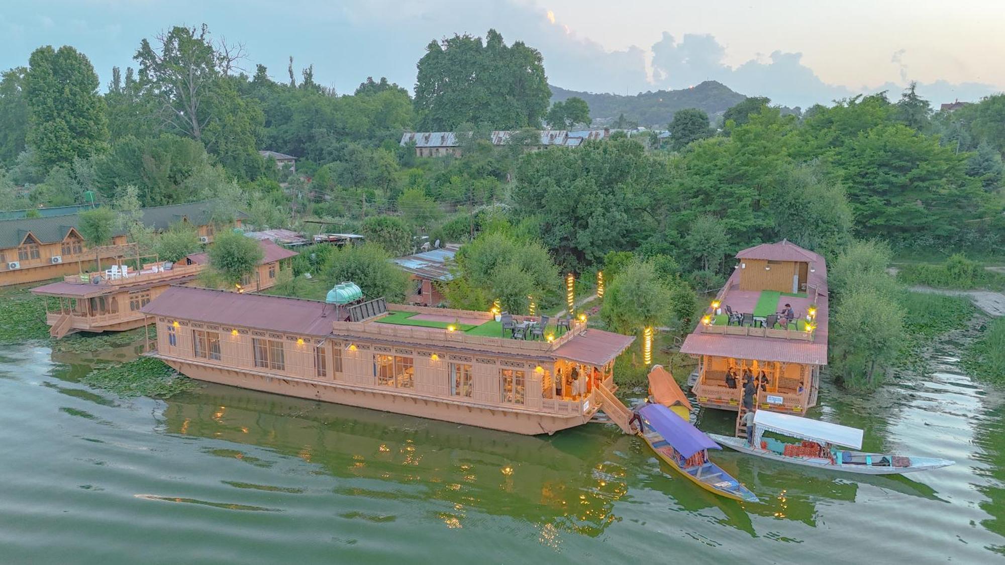 Hotel Peacock Houseboats Srīnagar Zewnętrze zdjęcie