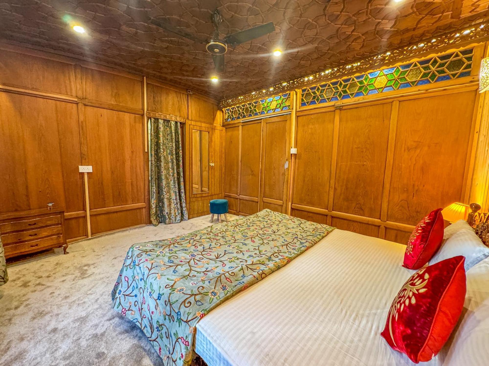 Hotel Peacock Houseboats Srīnagar Zewnętrze zdjęcie
