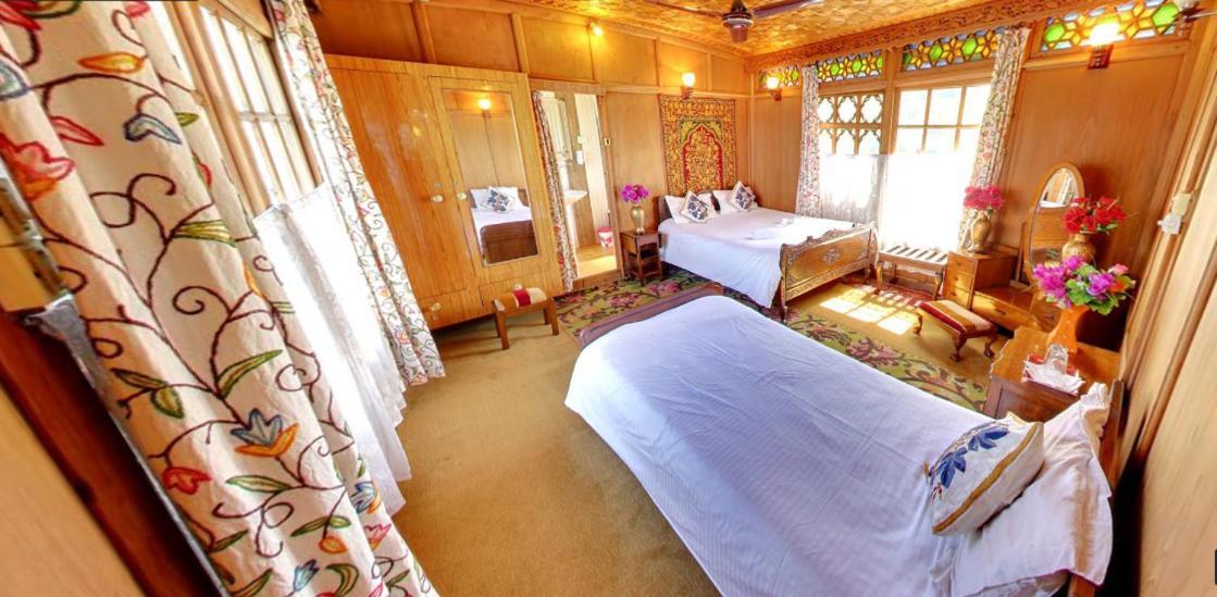 Hotel Peacock Houseboats Srīnagar Zewnętrze zdjęcie