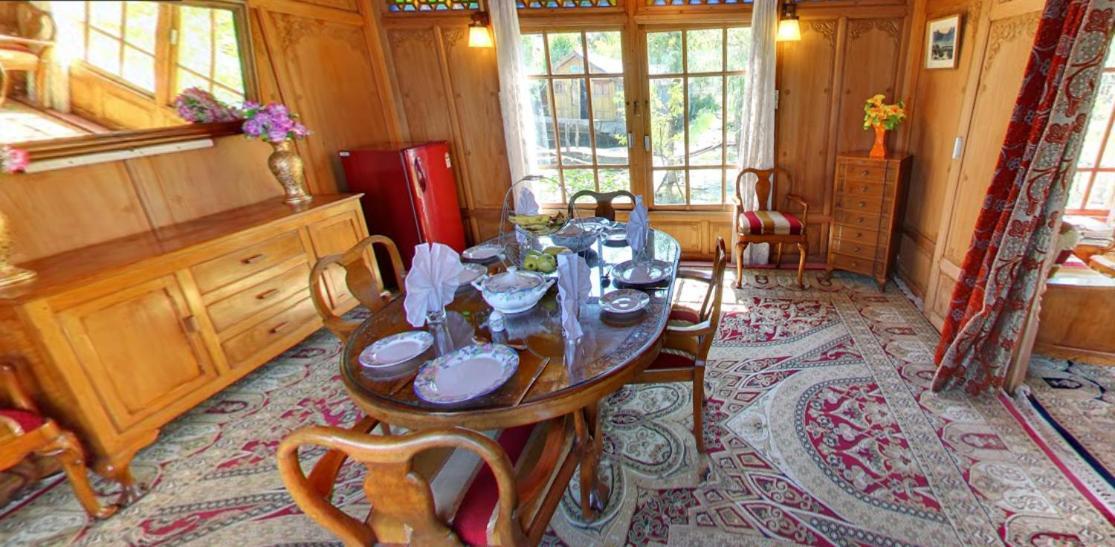 Hotel Peacock Houseboats Srīnagar Zewnętrze zdjęcie