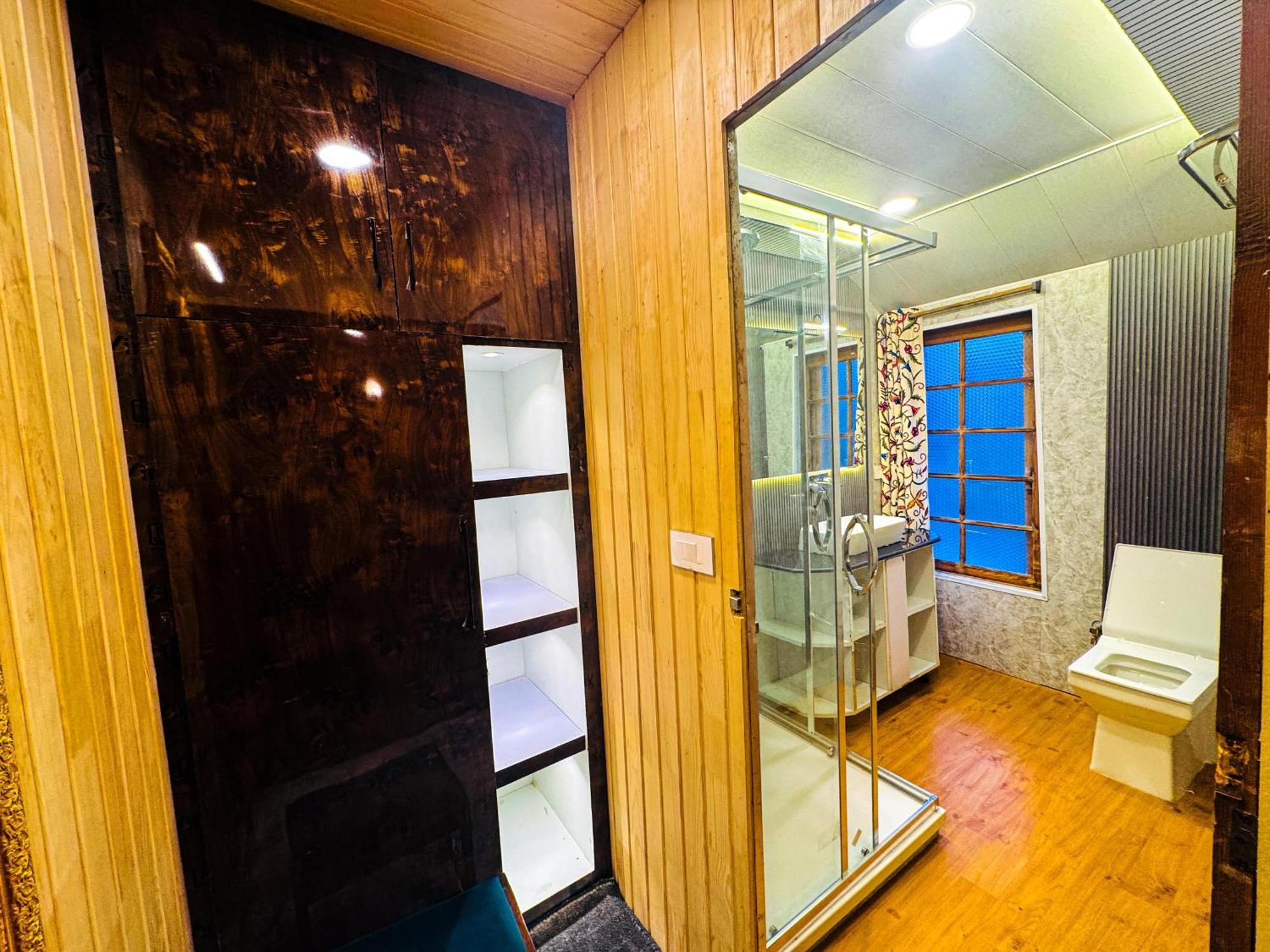 Hotel Peacock Houseboats Srīnagar Zewnętrze zdjęcie