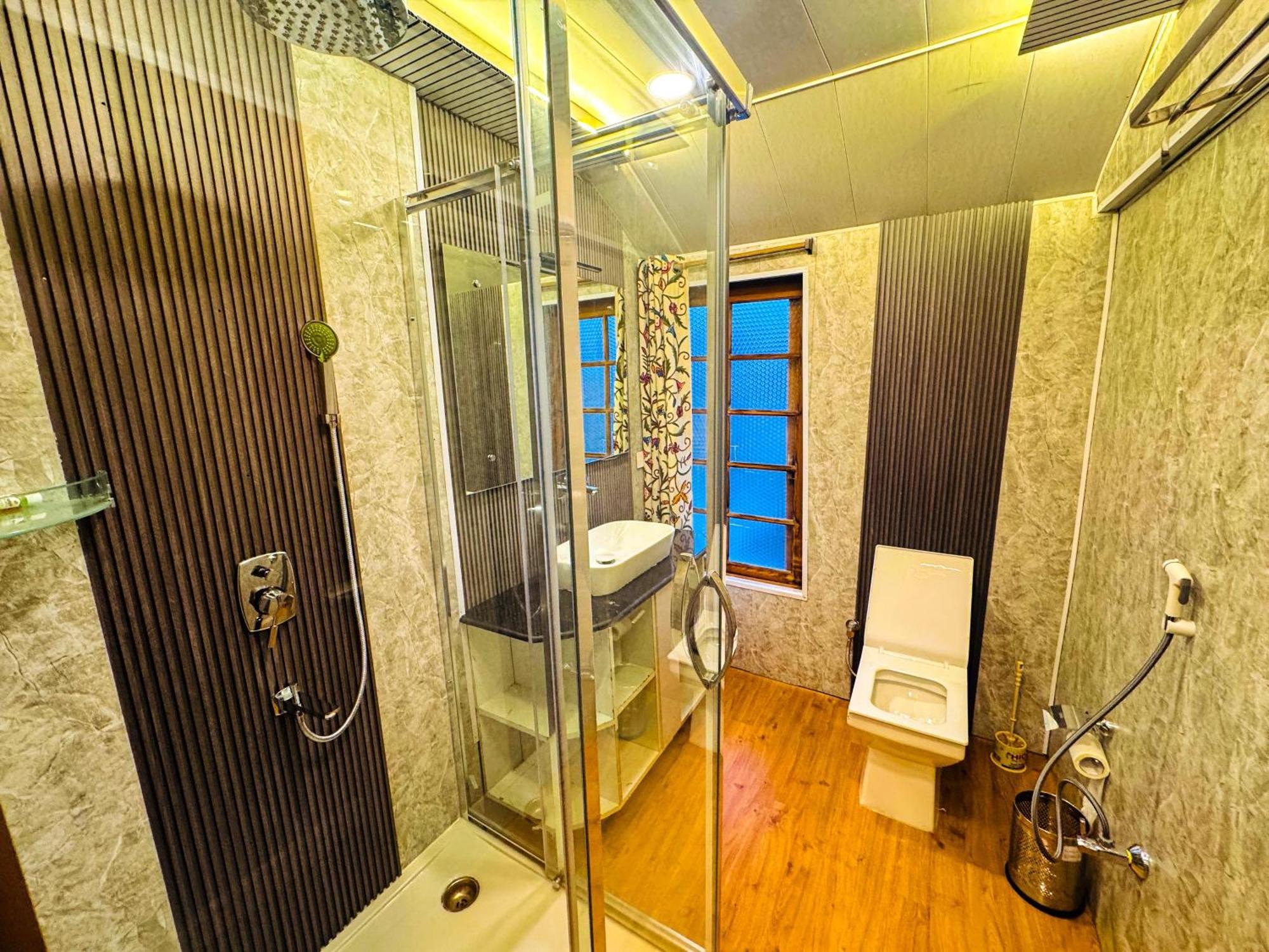 Hotel Peacock Houseboats Srīnagar Zewnętrze zdjęcie
