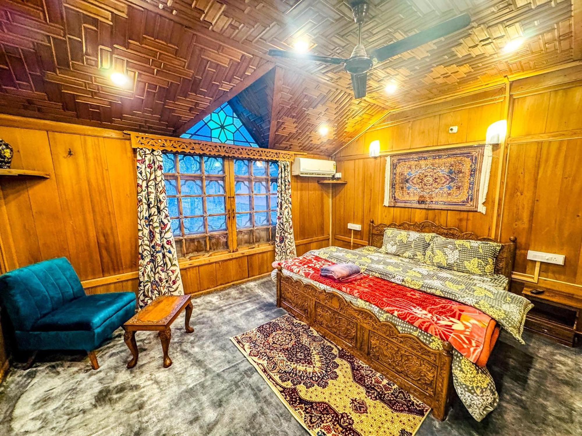 Hotel Peacock Houseboats Srīnagar Zewnętrze zdjęcie