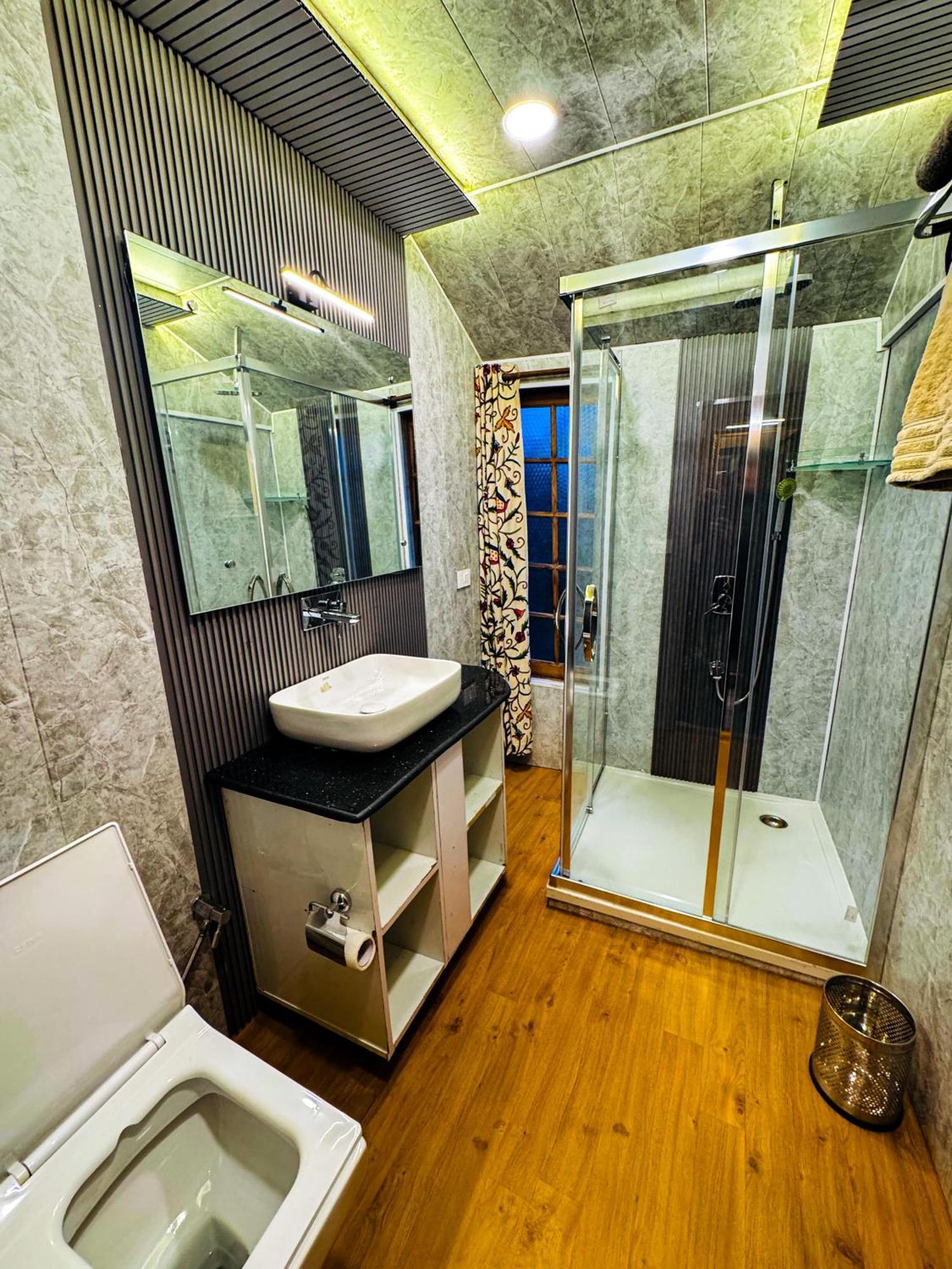 Hotel Peacock Houseboats Srīnagar Zewnętrze zdjęcie