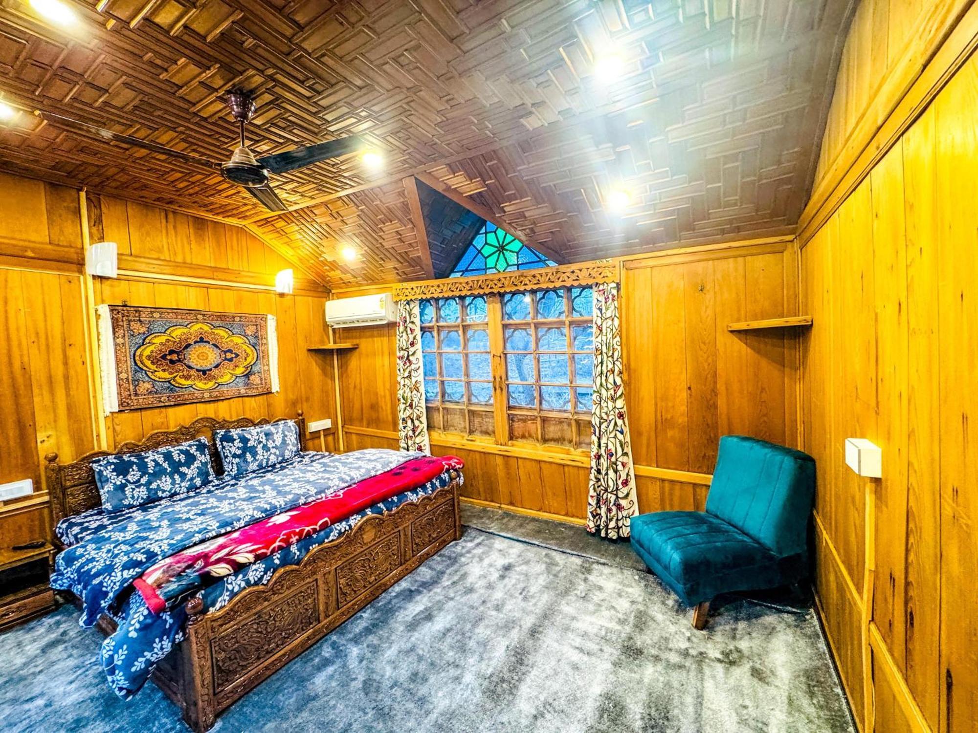 Hotel Peacock Houseboats Srīnagar Zewnętrze zdjęcie
