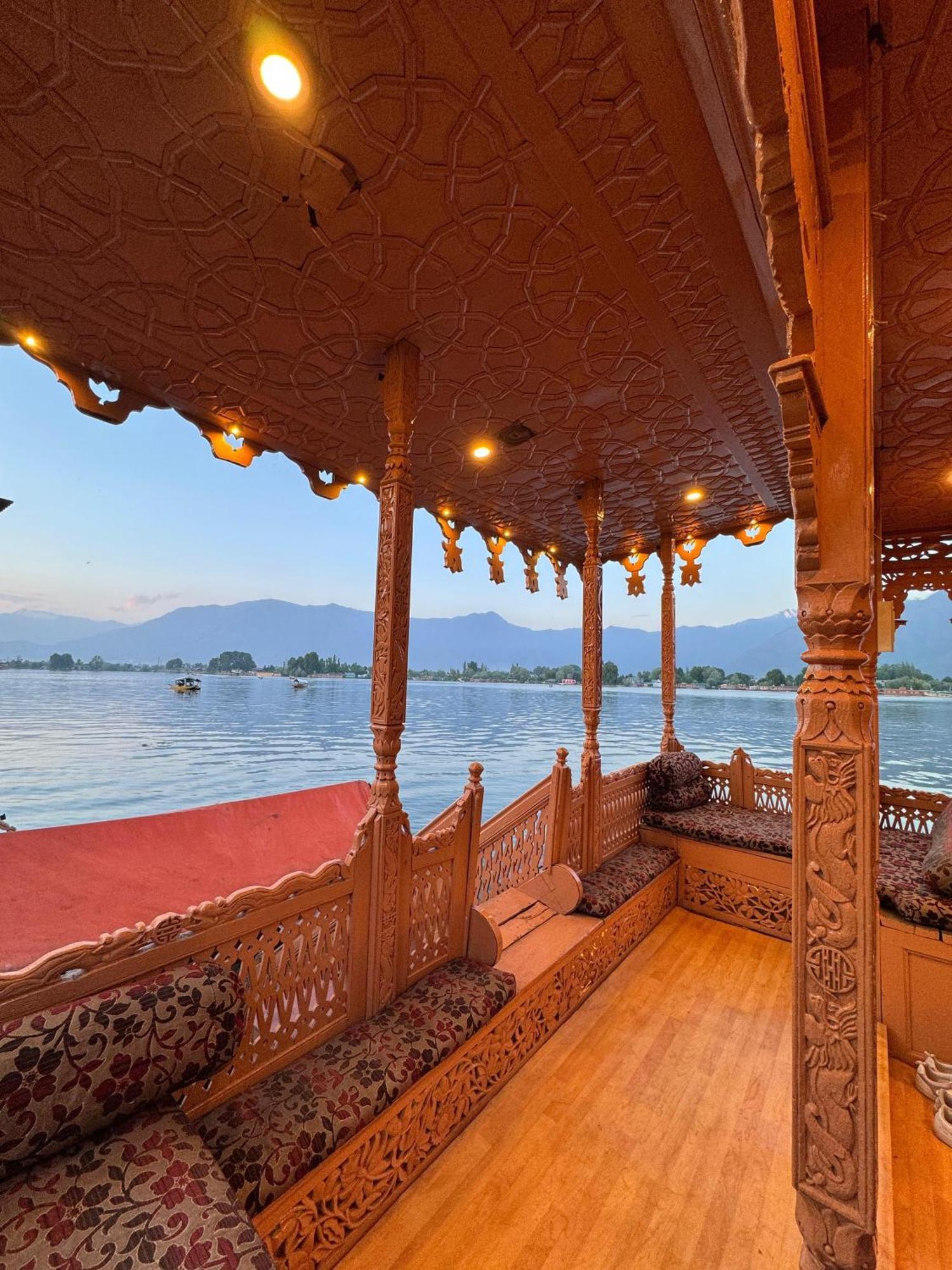Hotel Peacock Houseboats Srīnagar Zewnętrze zdjęcie