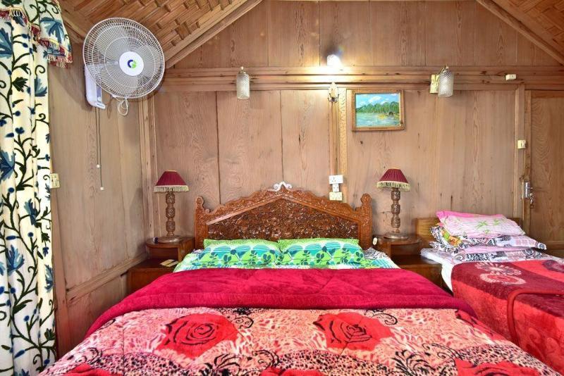 Hotel Peacock Houseboats Srīnagar Zewnętrze zdjęcie