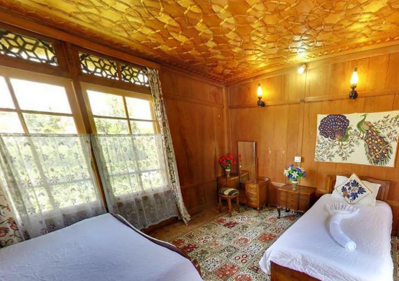Hotel Peacock Houseboats Srīnagar Zewnętrze zdjęcie