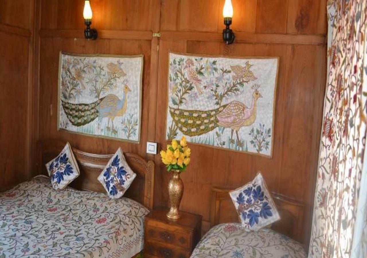 Hotel Peacock Houseboats Srīnagar Zewnętrze zdjęcie