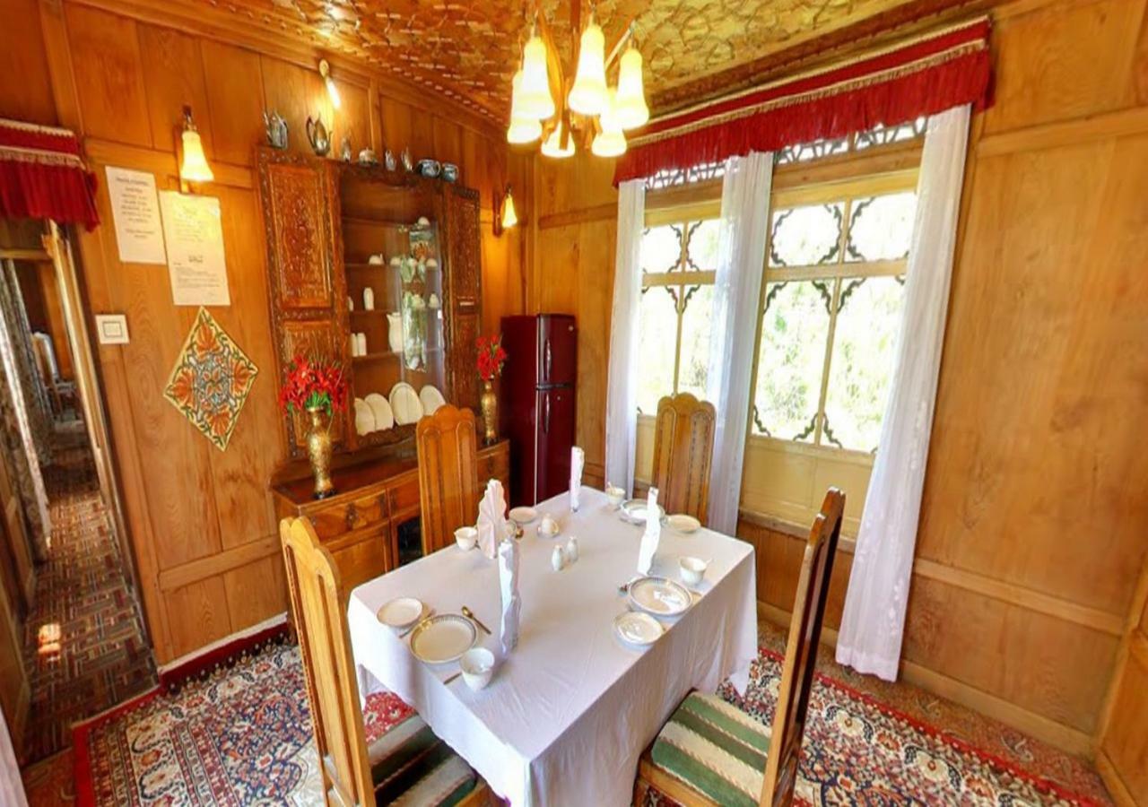 Hotel Peacock Houseboats Srīnagar Zewnętrze zdjęcie